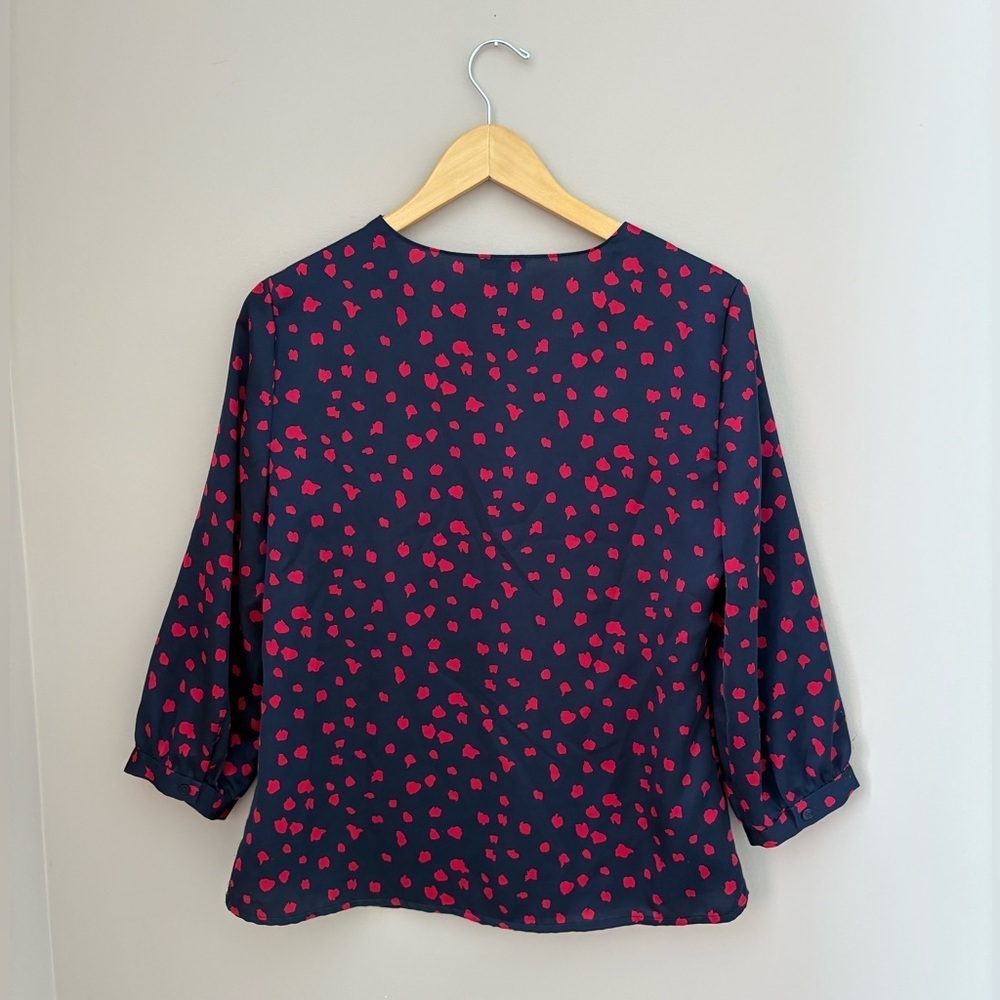 Talbot’s Women's Navy and Red V-neck Polka Dot Top Size 6 - Picture 3 of 4